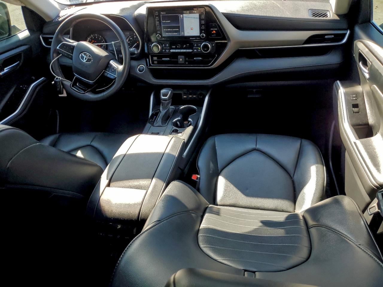 2021 TOYOTA HIGHLANDER XLE photo 8