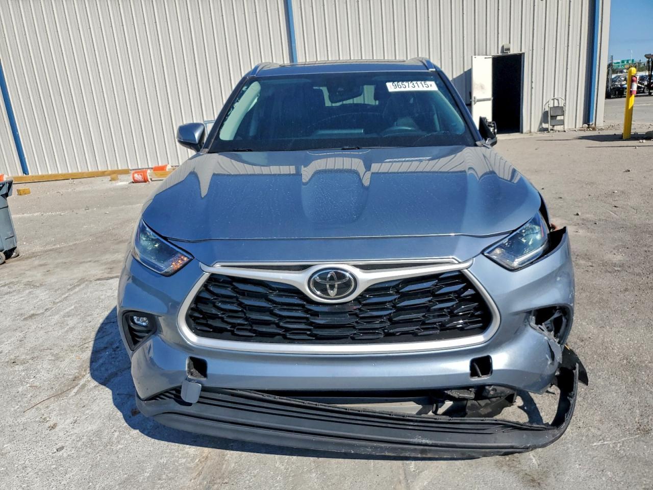 2021 TOYOTA HIGHLANDER XLE photo 5