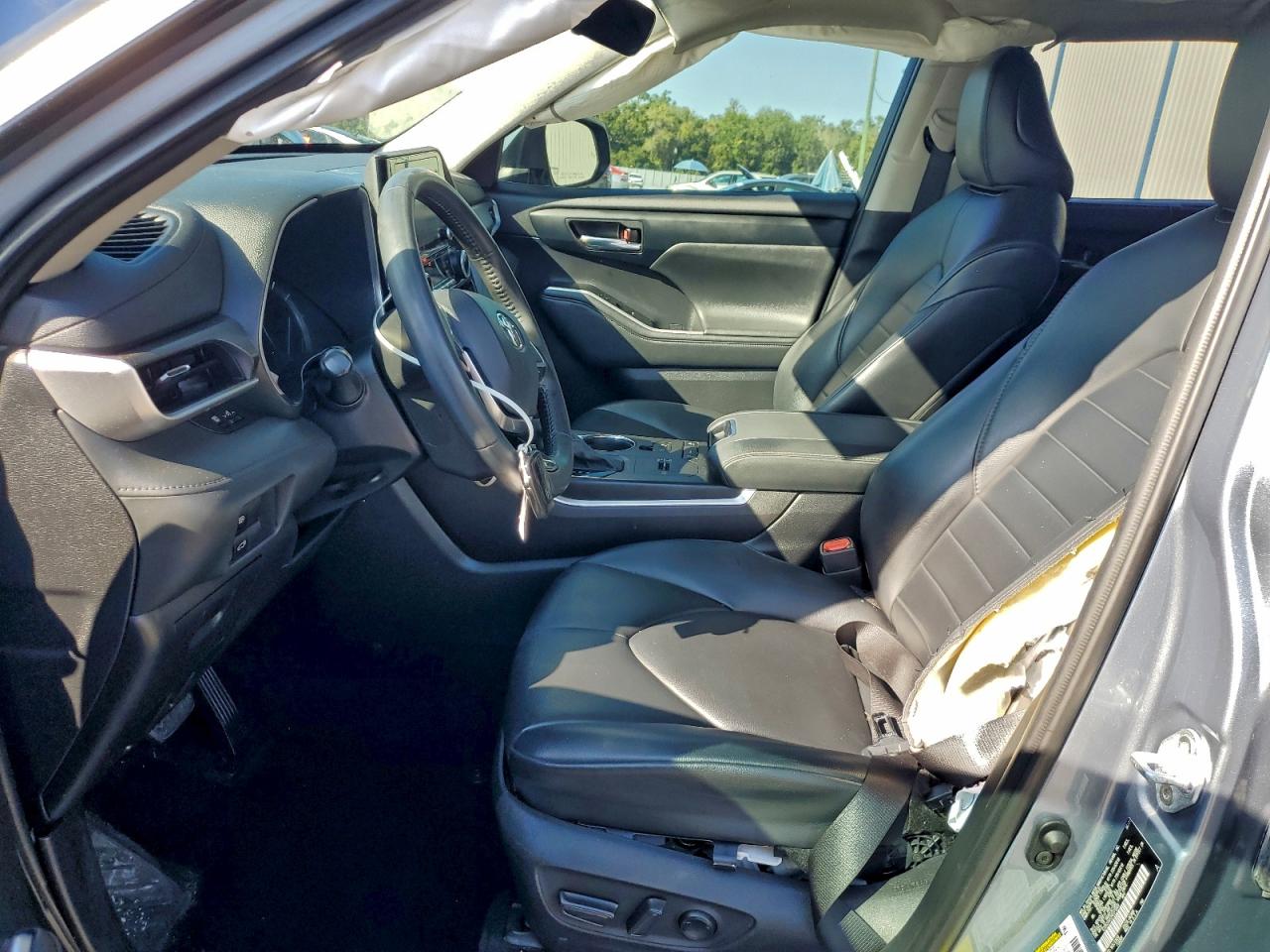 2021 TOYOTA HIGHLANDER XLE photo 7