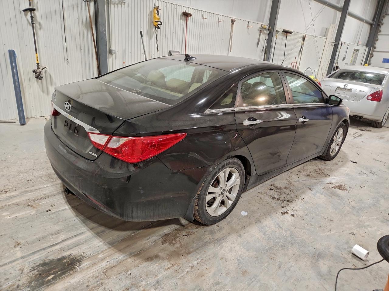 2013 HYUNDAI SONATA SE photo 3