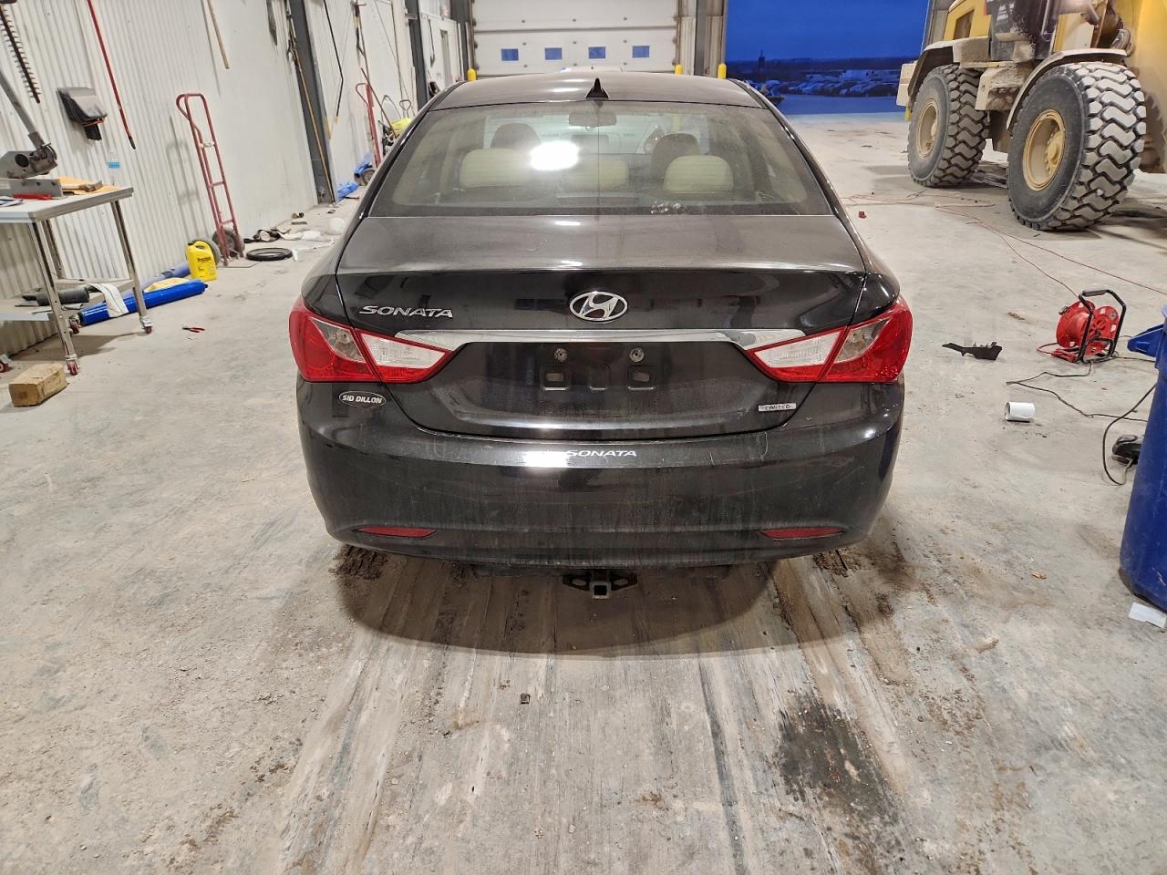 2013 HYUNDAI SONATA SE photo 6