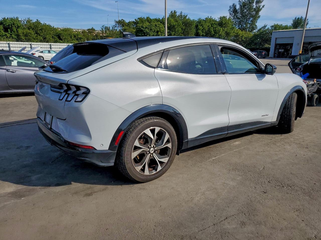 2022 FORD MUSTANG MACH-E PREMIUM photo 3