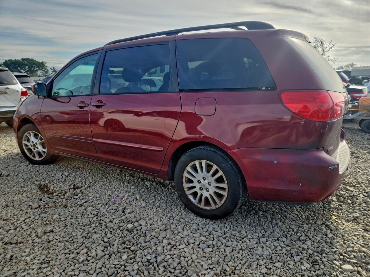 2008 TOYOTA SIENNA XLE photo 2