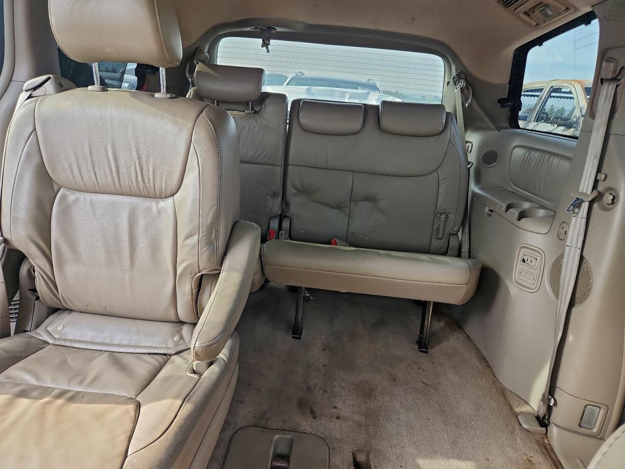 2008 TOYOTA SIENNA XLE photo 10