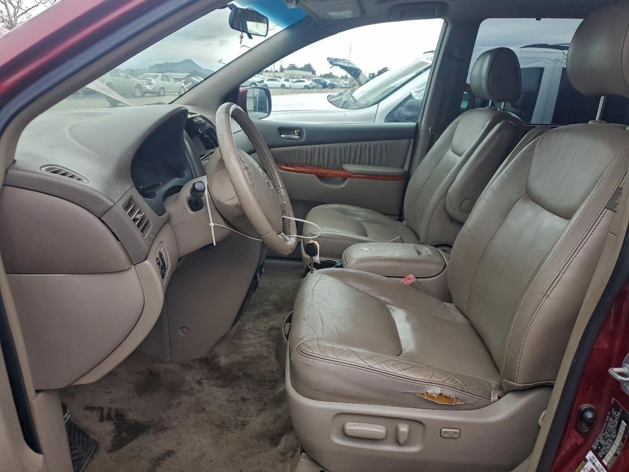 2008 TOYOTA SIENNA XLE photo 7