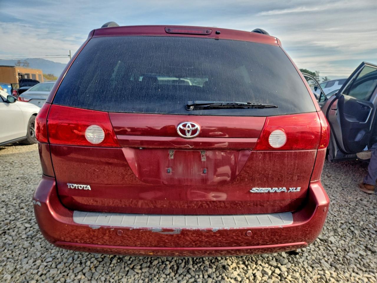 2008 TOYOTA SIENNA XLE photo 6