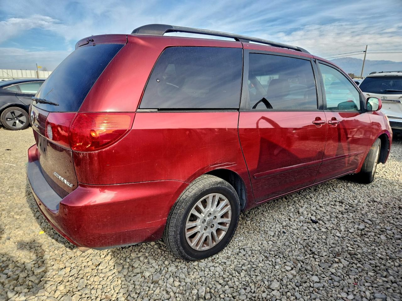 2008 TOYOTA SIENNA XLE photo 3
