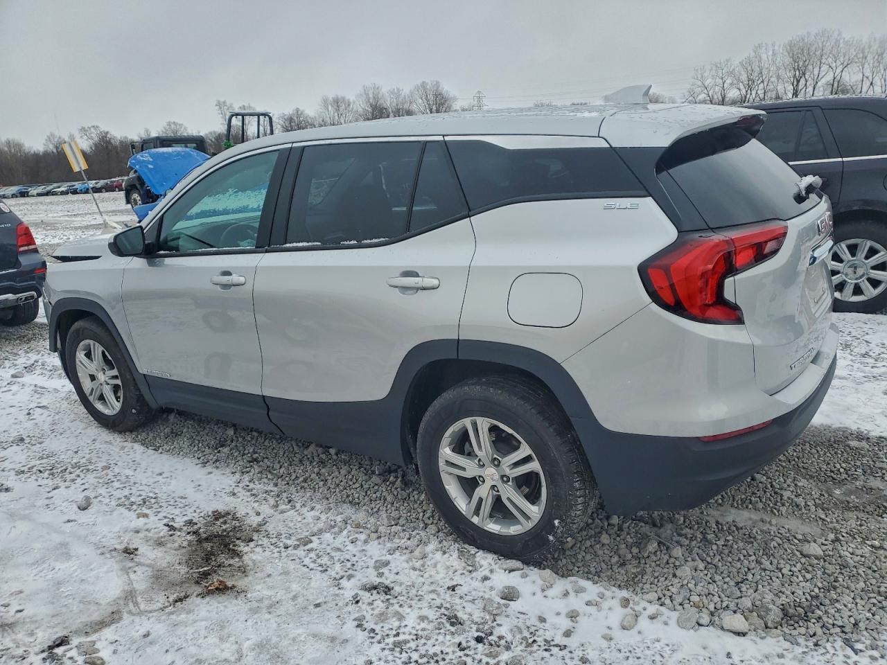 2019 GMC TERRAIN SLE photo 2