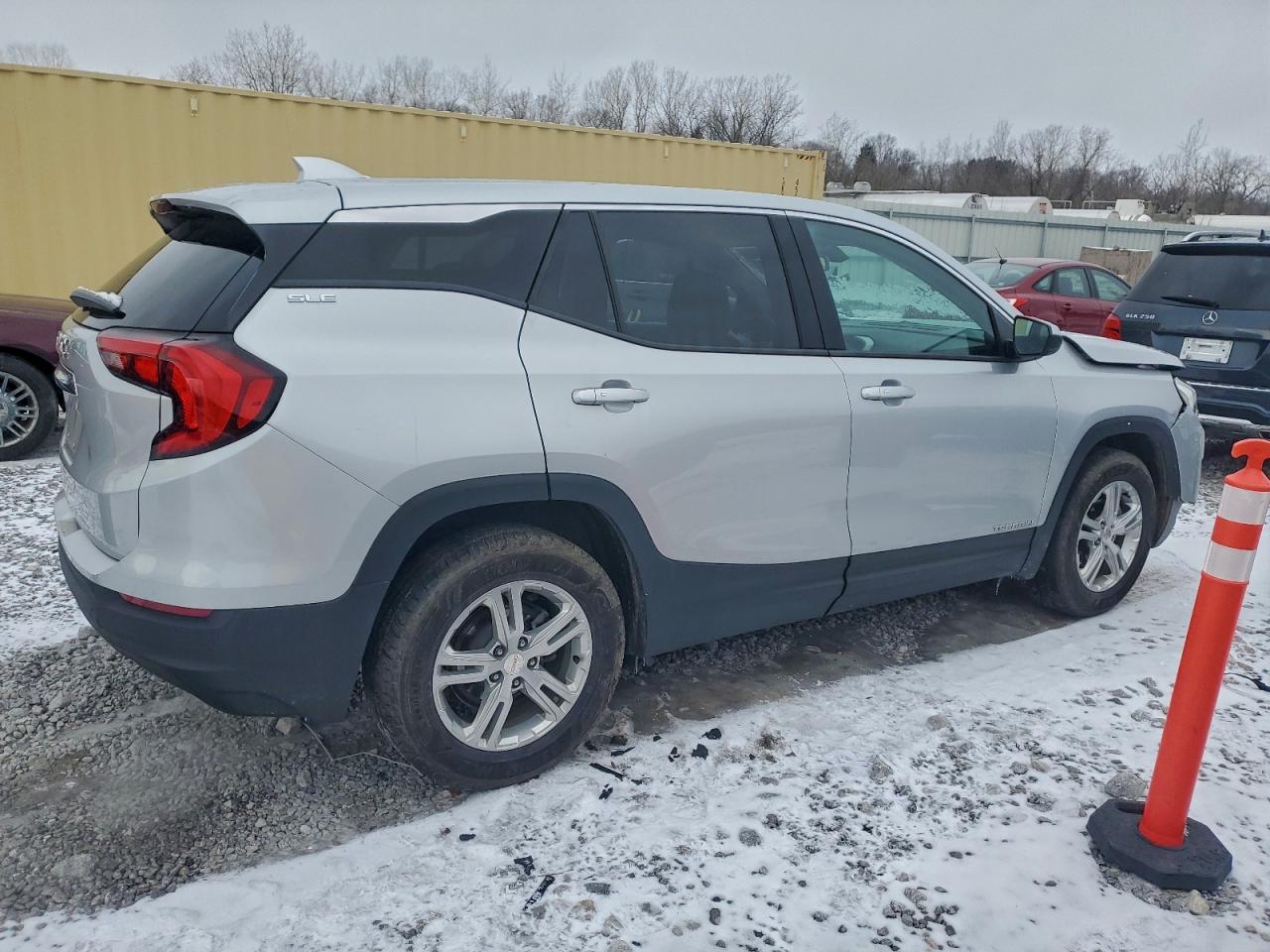 2019 GMC TERRAIN SLE photo 3