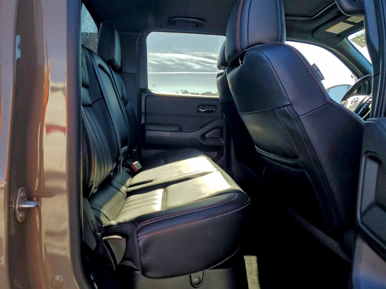 2024 NISSAN FRONTIER PRO-4X photo 10
