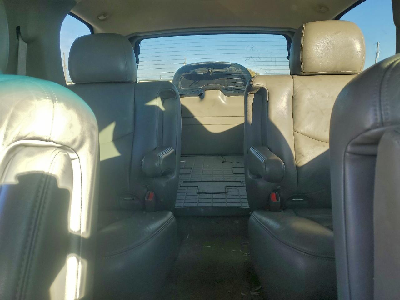 2003 GMC YUKON photo 10