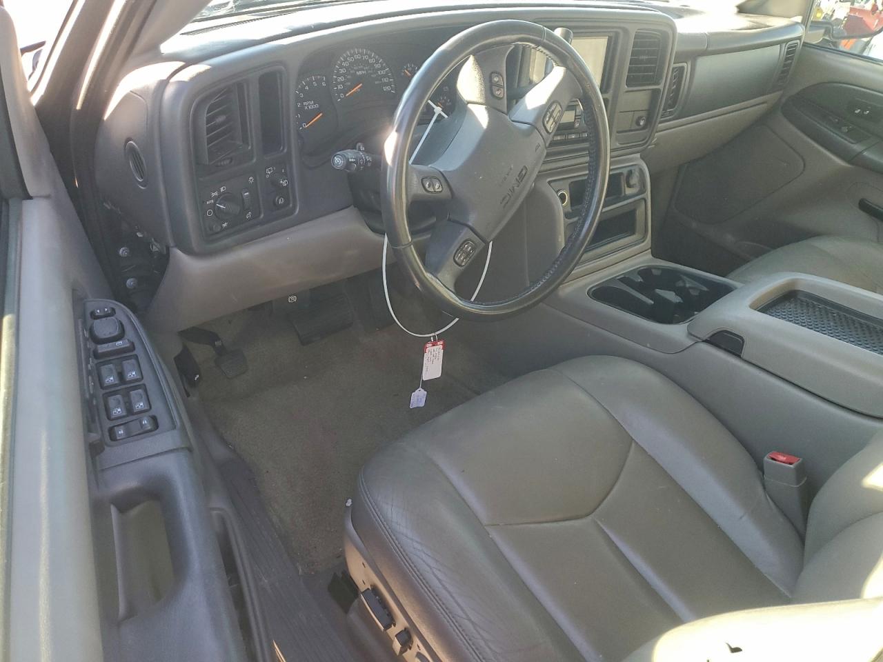 2003 GMC YUKON photo 8