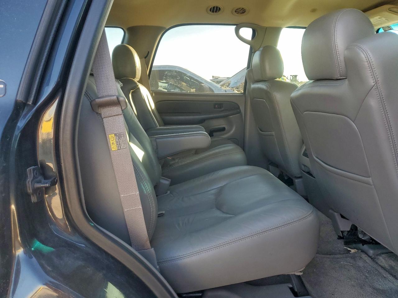 2003 GMC YUKON photo 11