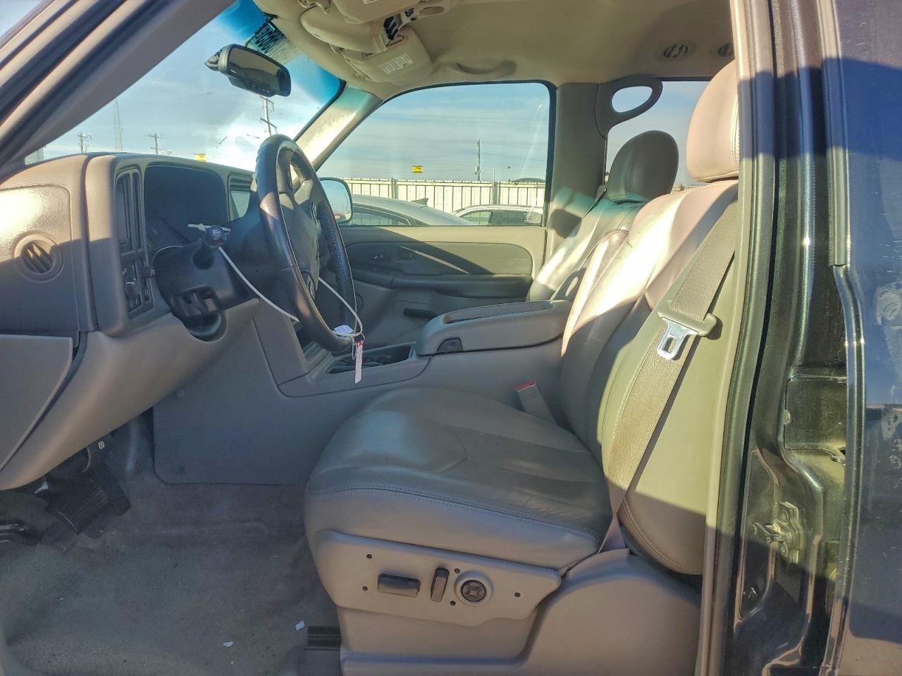 2003 GMC YUKON photo 7