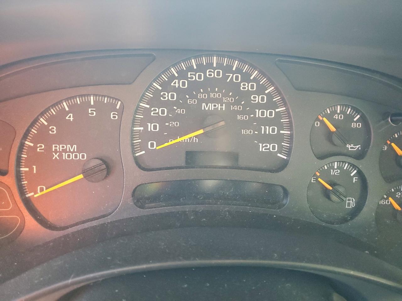 2003 GMC YUKON photo 9
