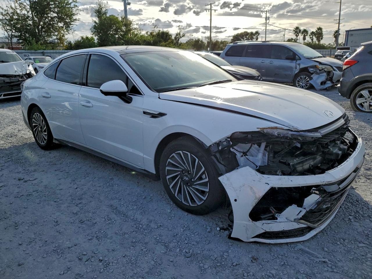 2025 HYUNDAI SONATA HYBRID photo 4