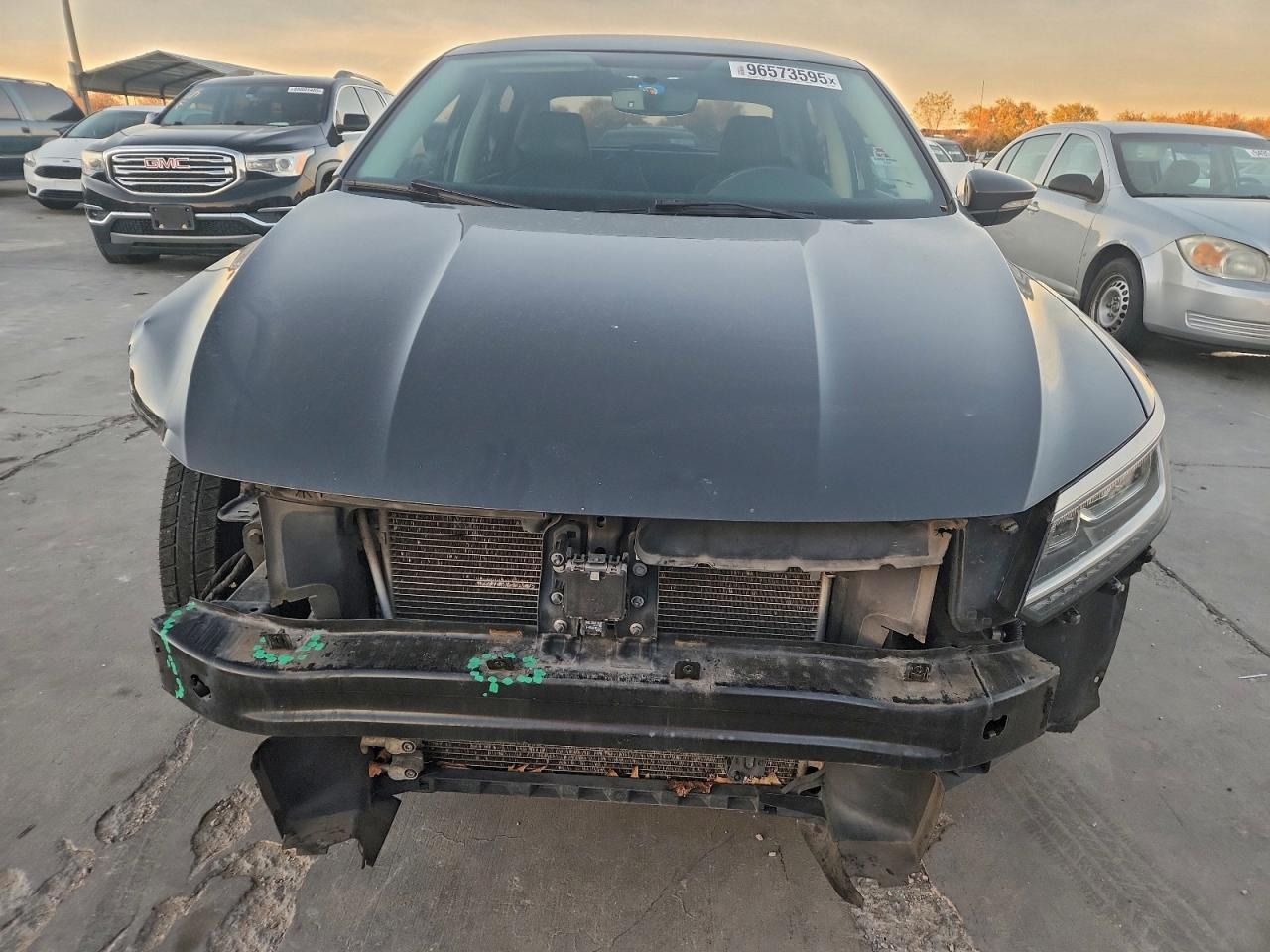 2017 VOLKSWAGEN PASSAT R-LINE photo 5