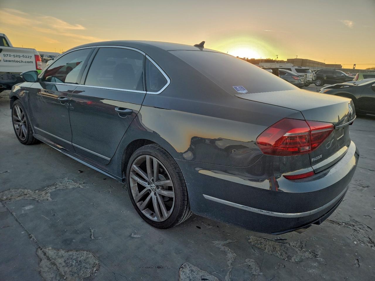 2017 VOLKSWAGEN PASSAT R-LINE photo 2