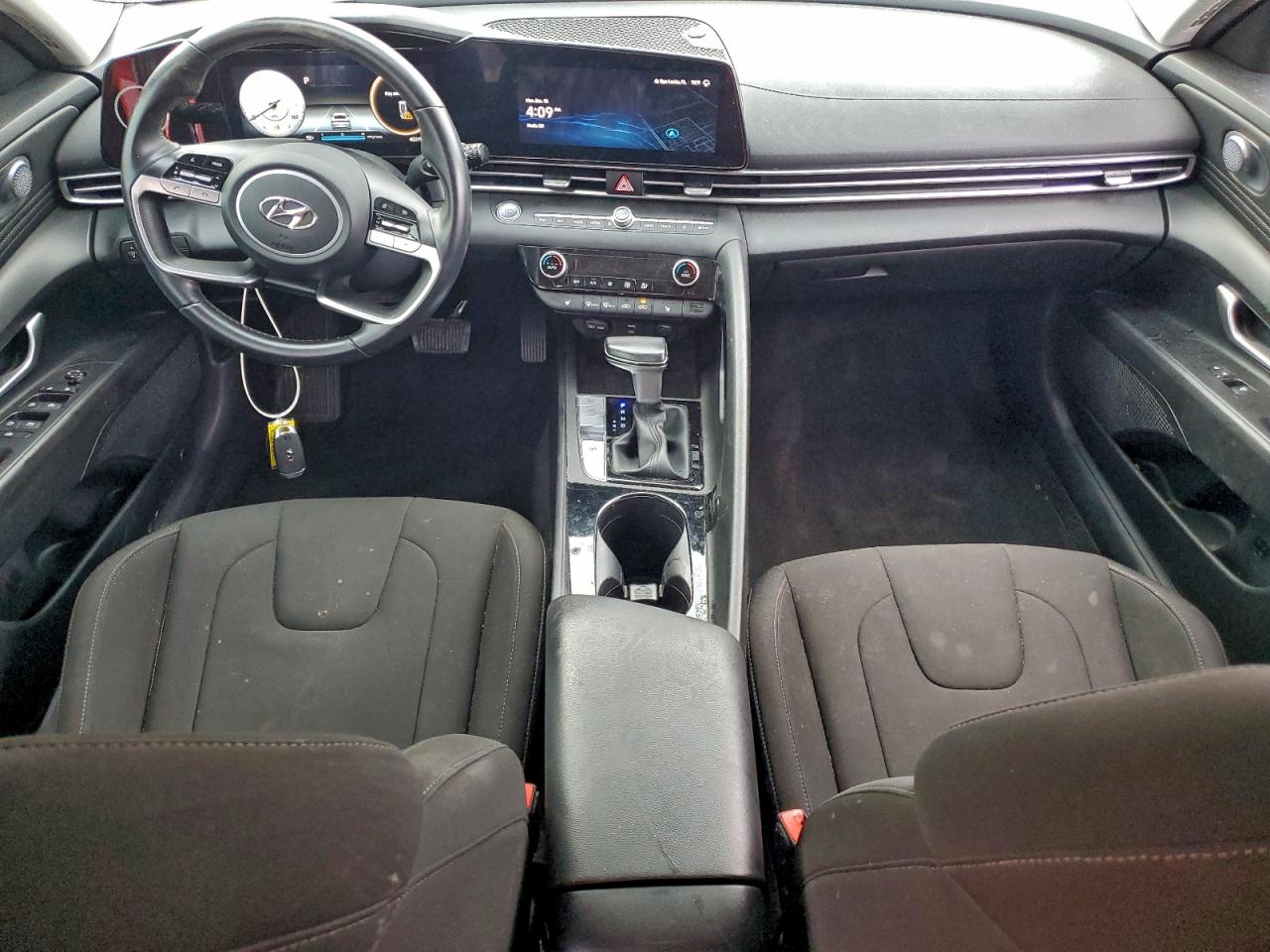 2023 HYUNDAI ELANTRA SEL photo 8