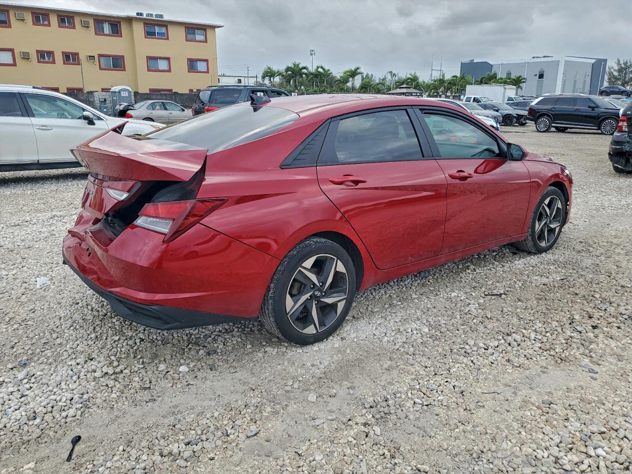 2023 HYUNDAI ELANTRA SEL photo 3