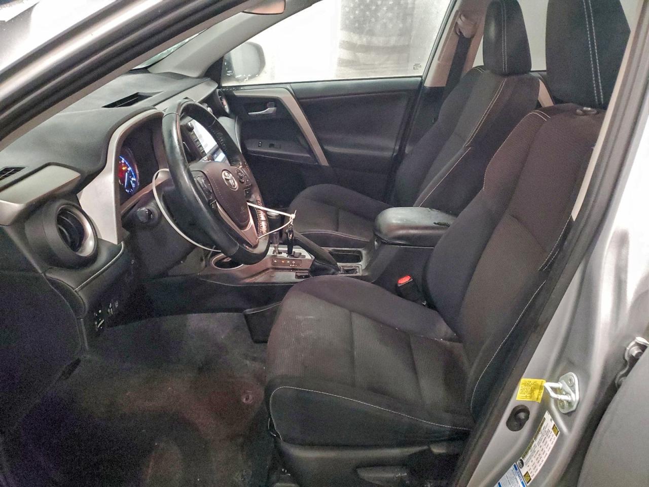 2016 TOYOTA RAV4 XLE photo 7