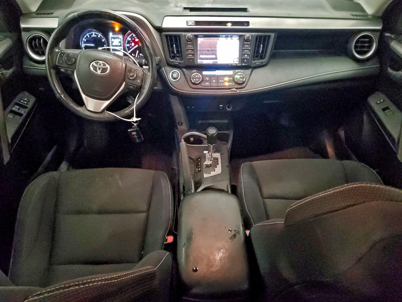 2016 TOYOTA RAV4 XLE photo 8