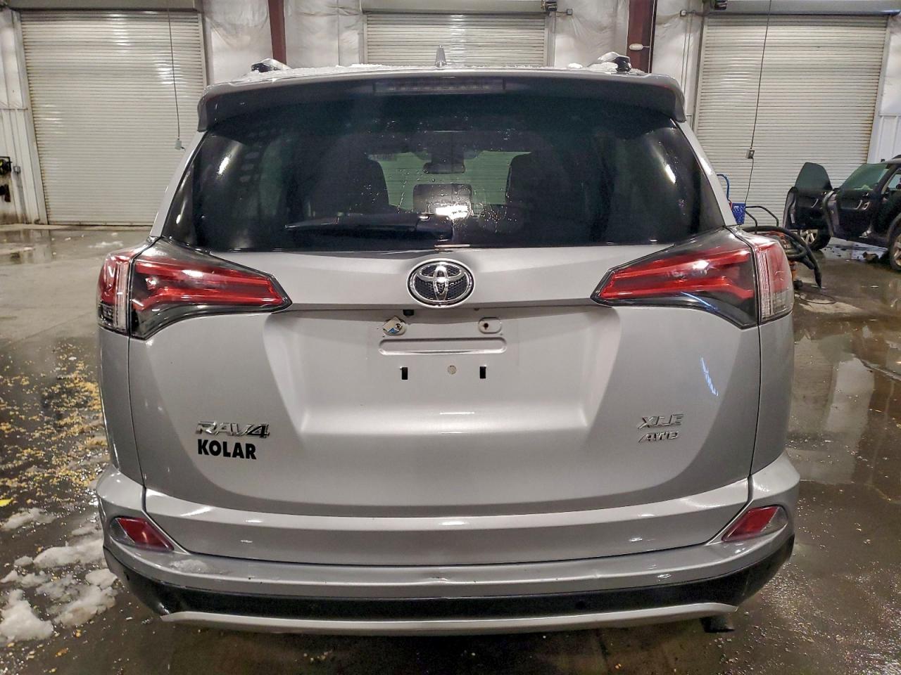 2016 TOYOTA RAV4 XLE photo 6