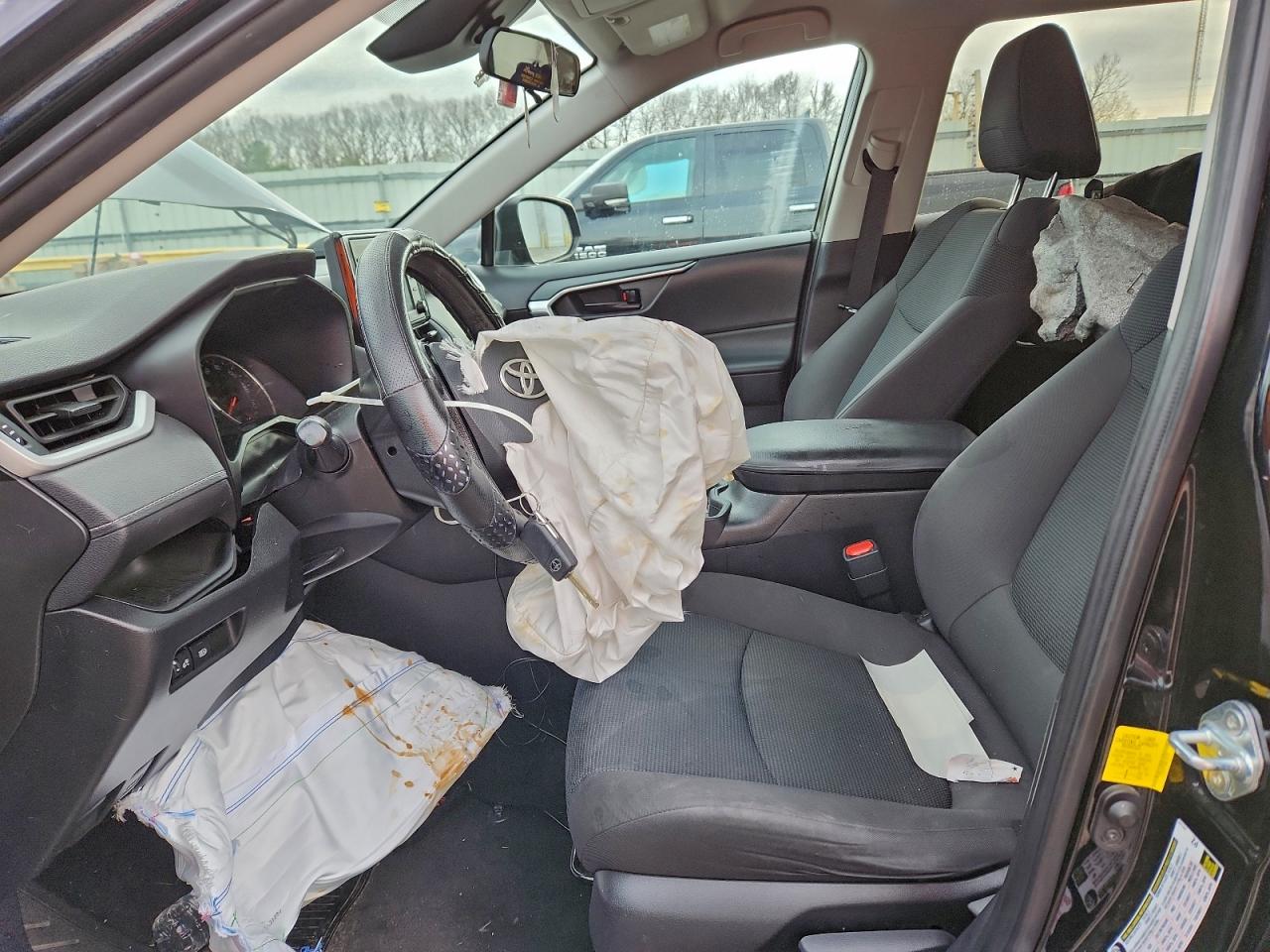 2021 TOYOTA RAV4 LE photo 7