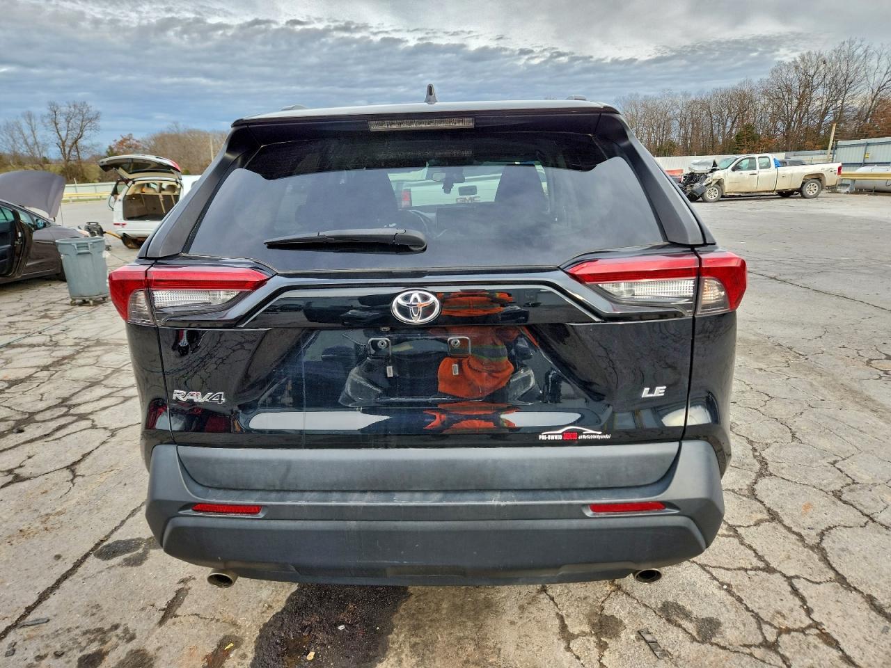 2021 TOYOTA RAV4 LE photo 6