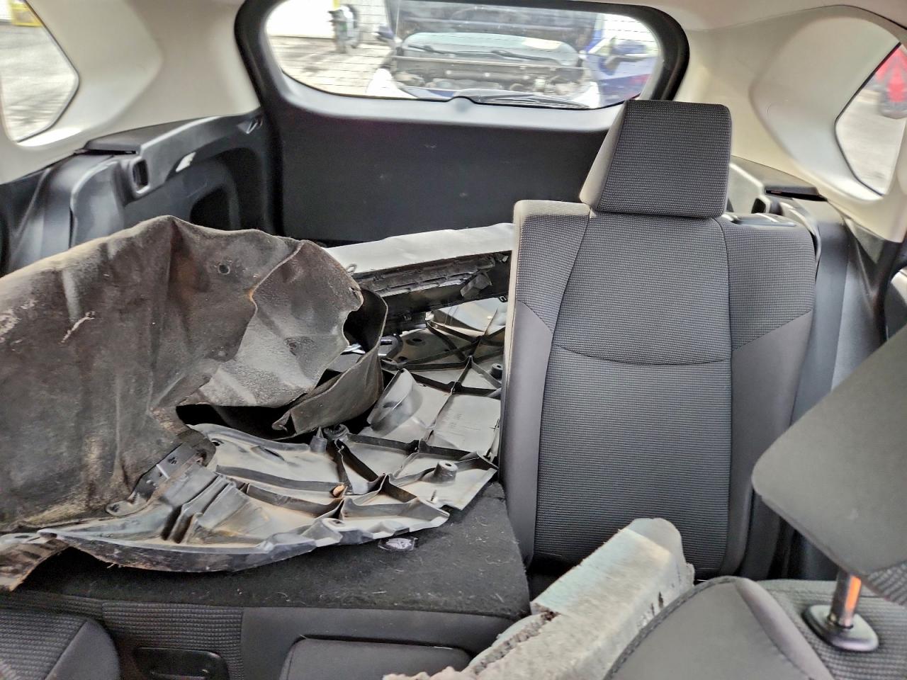 2021 TOYOTA RAV4 LE photo 10