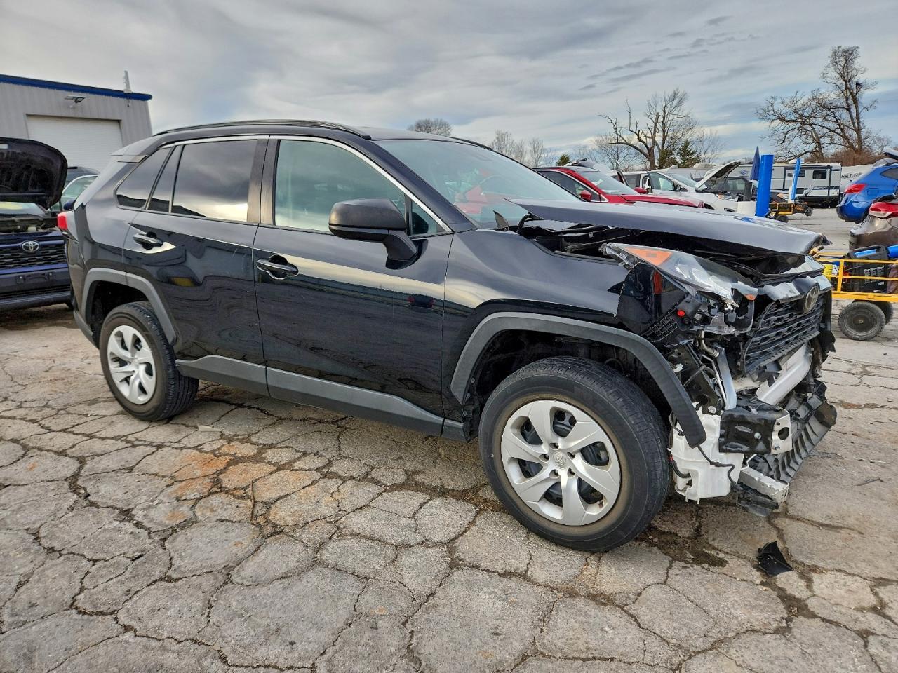 2021 TOYOTA RAV4 LE photo 4