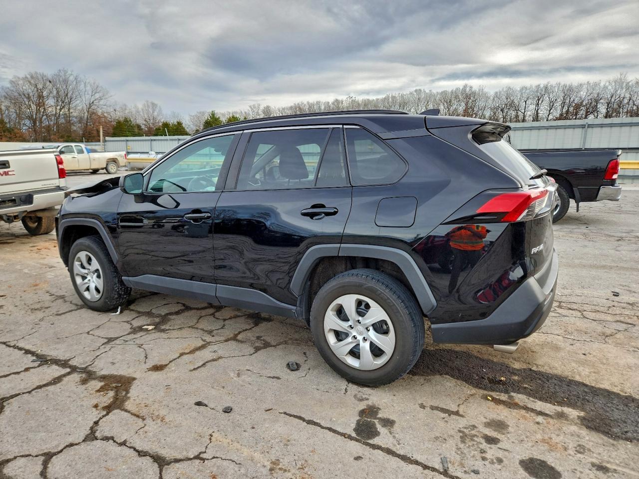 2021 TOYOTA RAV4 LE photo 2