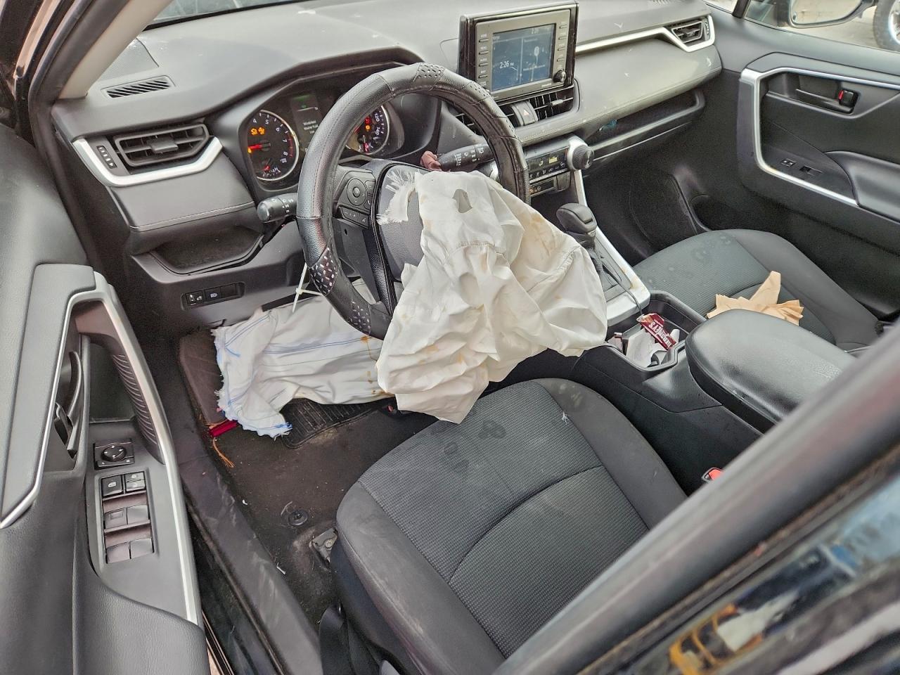 2021 TOYOTA RAV4 LE photo 8