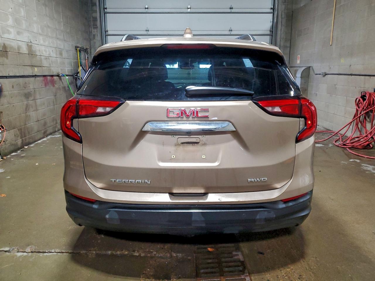 2018 GMC TERRAIN SLE photo 6