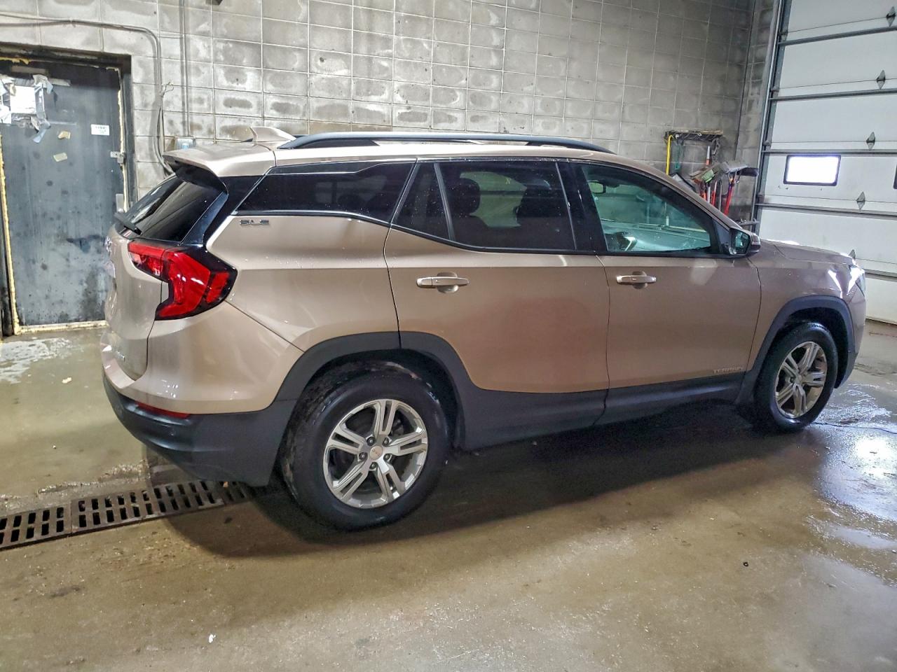 2018 GMC TERRAIN SLE photo 3