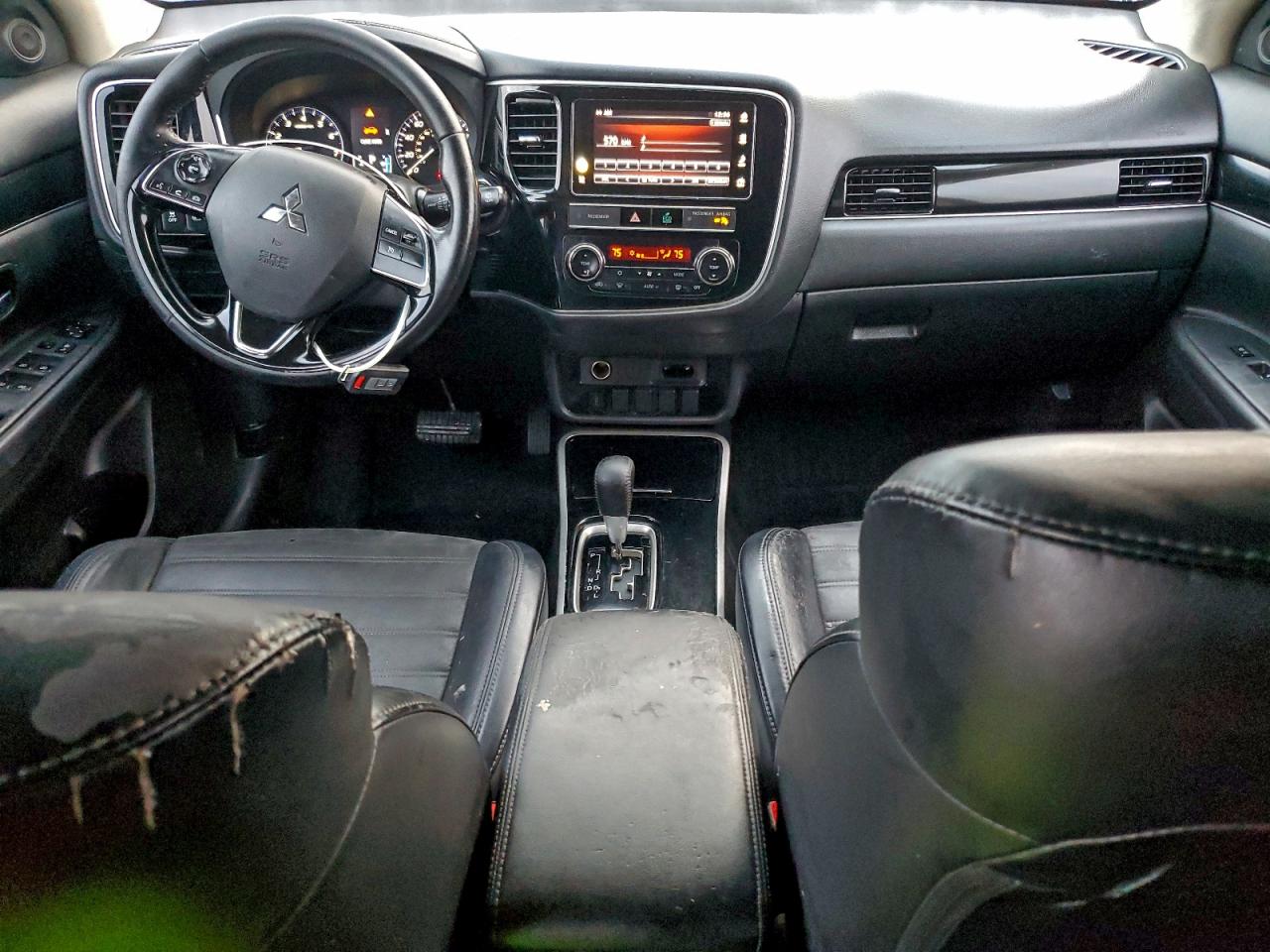 2019 MITSUBISHI OUTLANDER SE photo 8