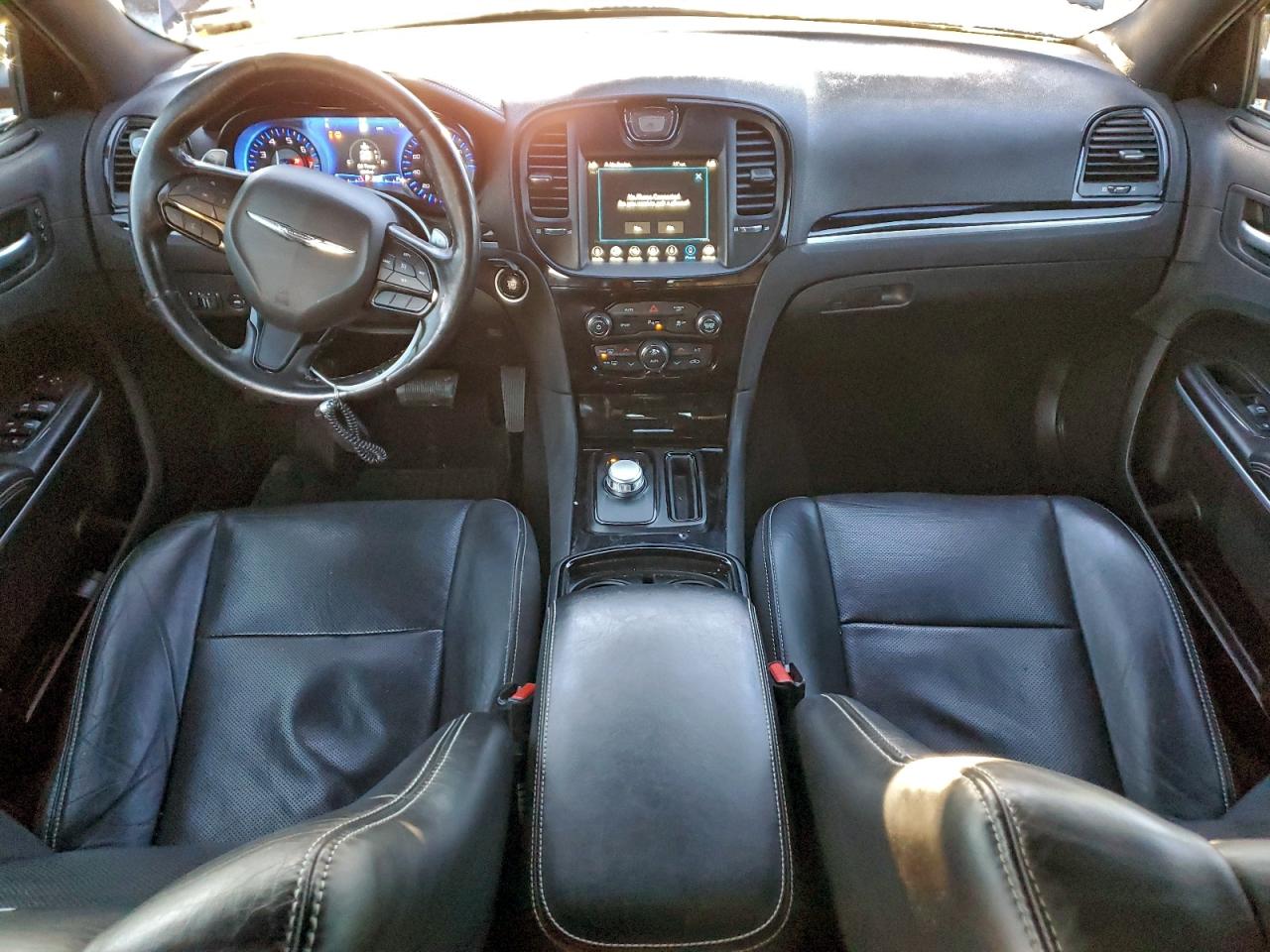 2019 CHRYSLER 300 S photo 8