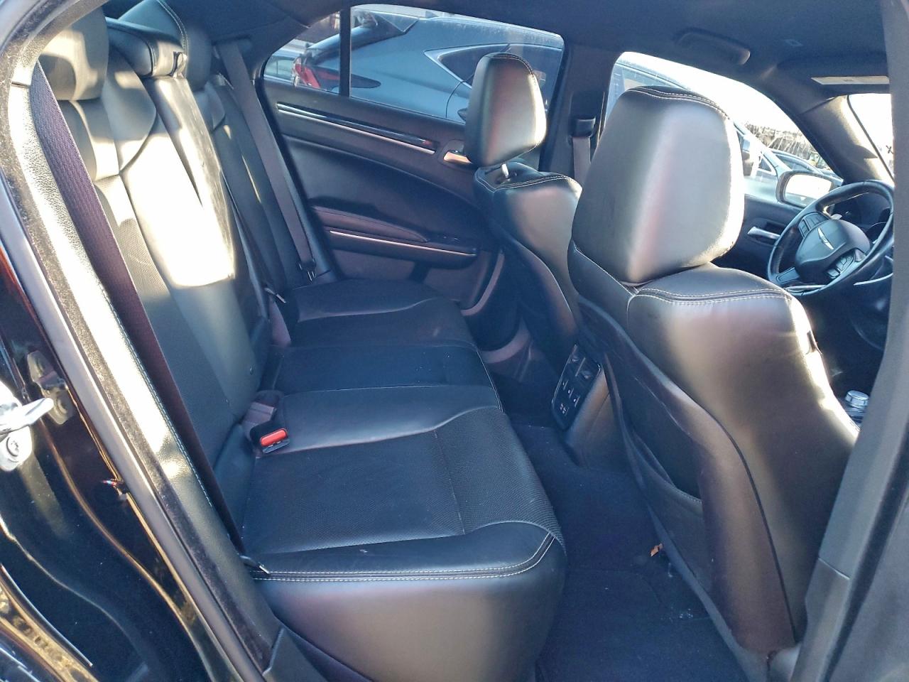 2019 CHRYSLER 300 S photo 10