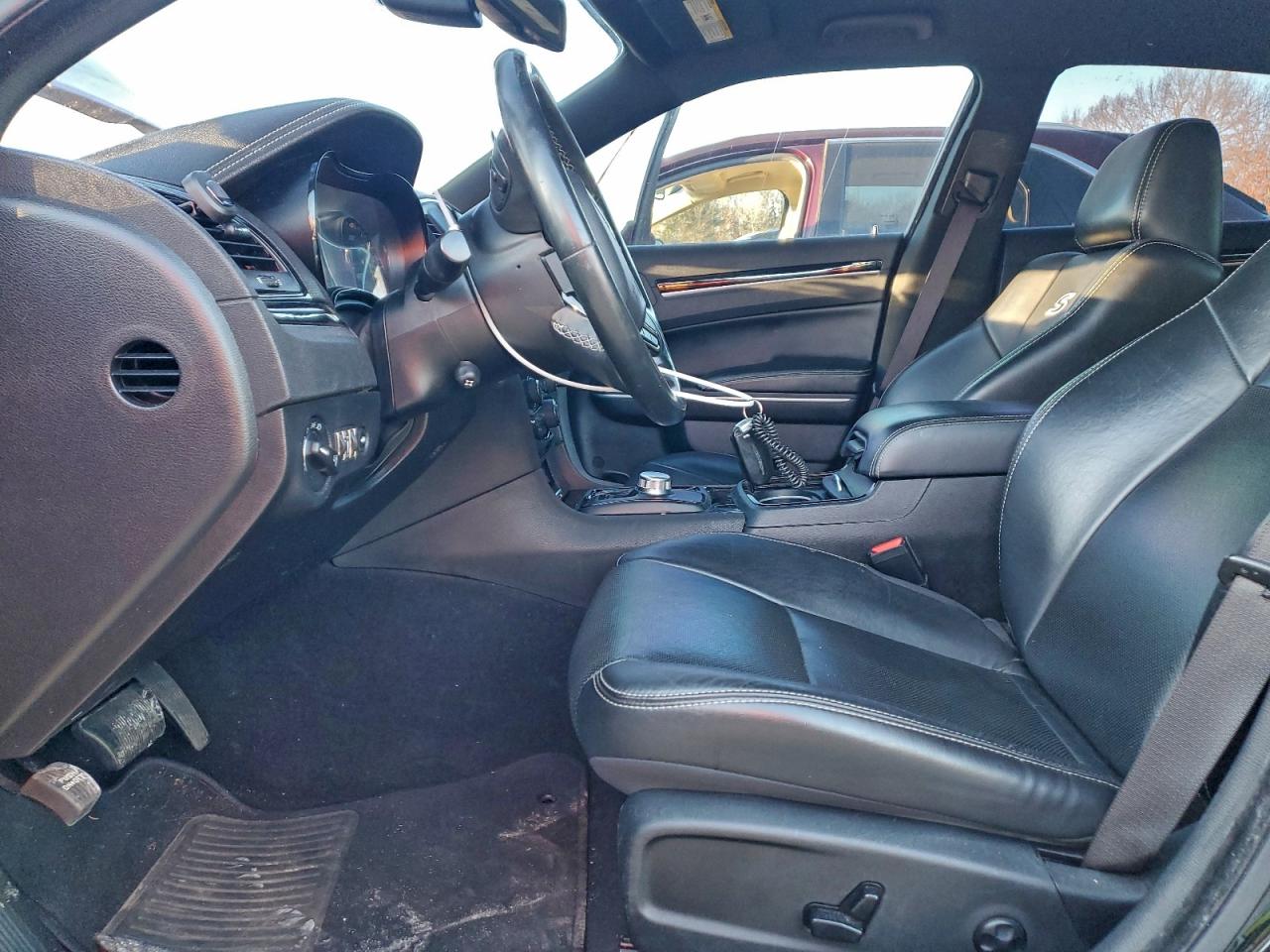 2019 CHRYSLER 300 S photo 7