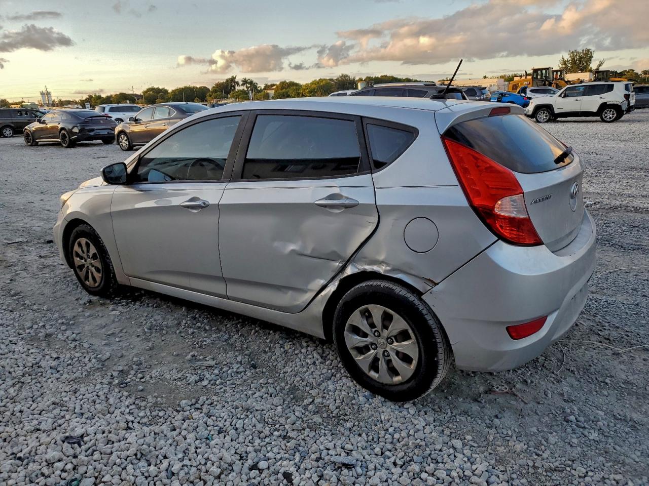 2016 HYUNDAI ACCENT SE photo 2