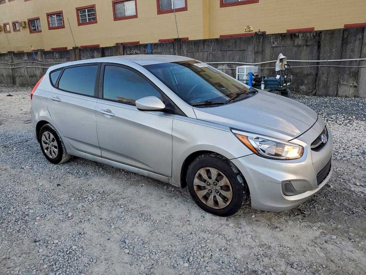 2016 HYUNDAI ACCENT SE photo 4