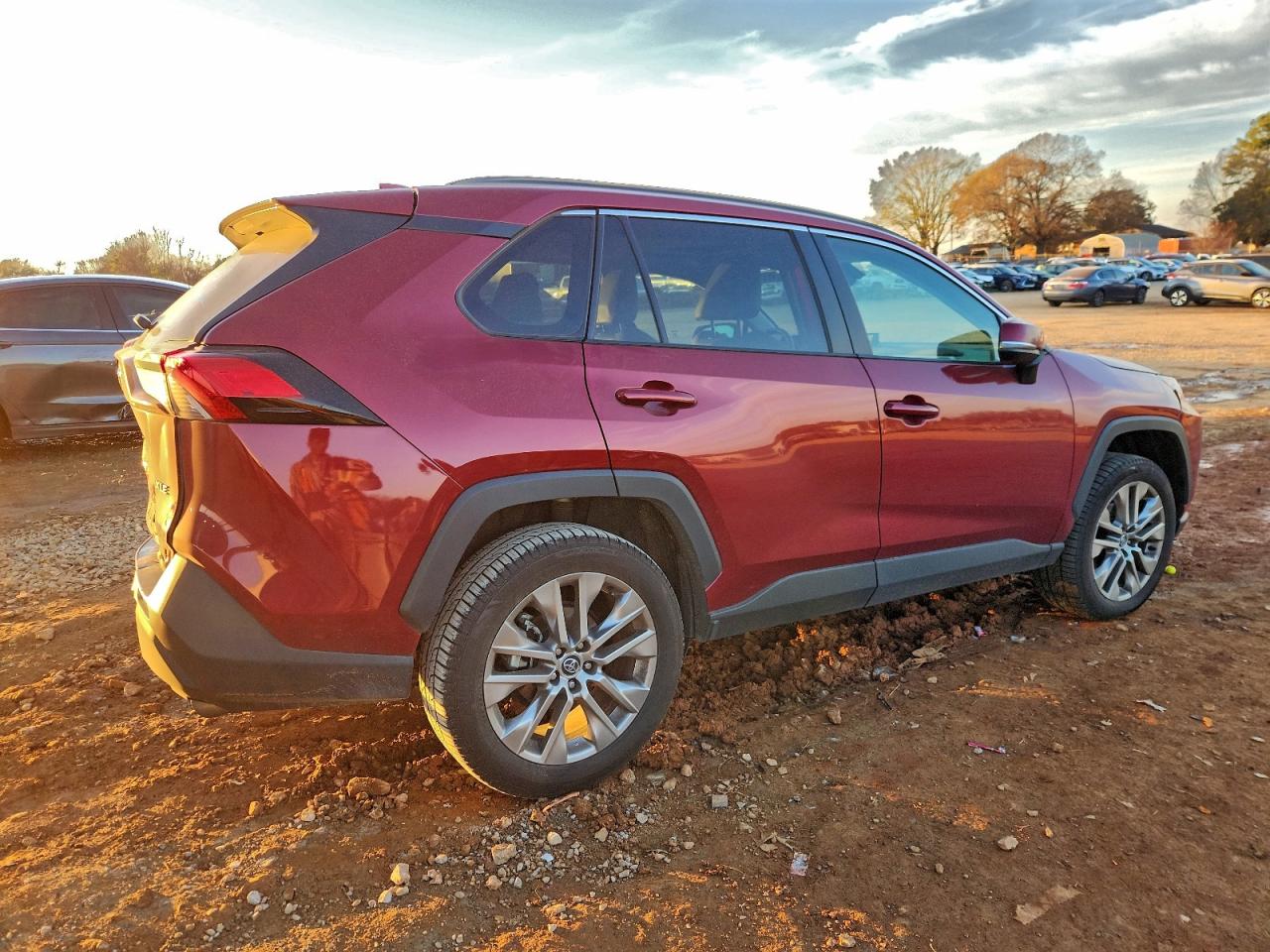 2021 TOYOTA RAV4 XLE PREMIUM photo 3