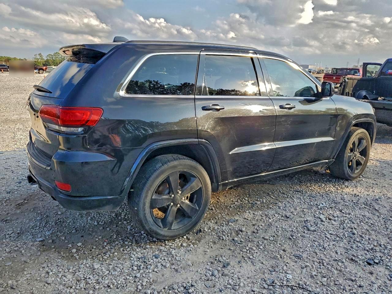 2015 JEEP GRAND CHEROKEE LAREDO photo 3