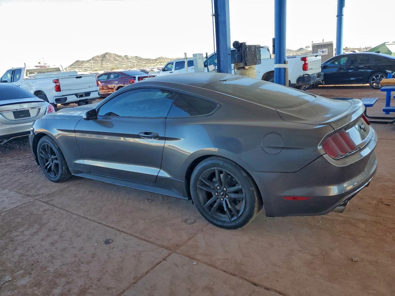 2016 FORD MUSTANG photo 2