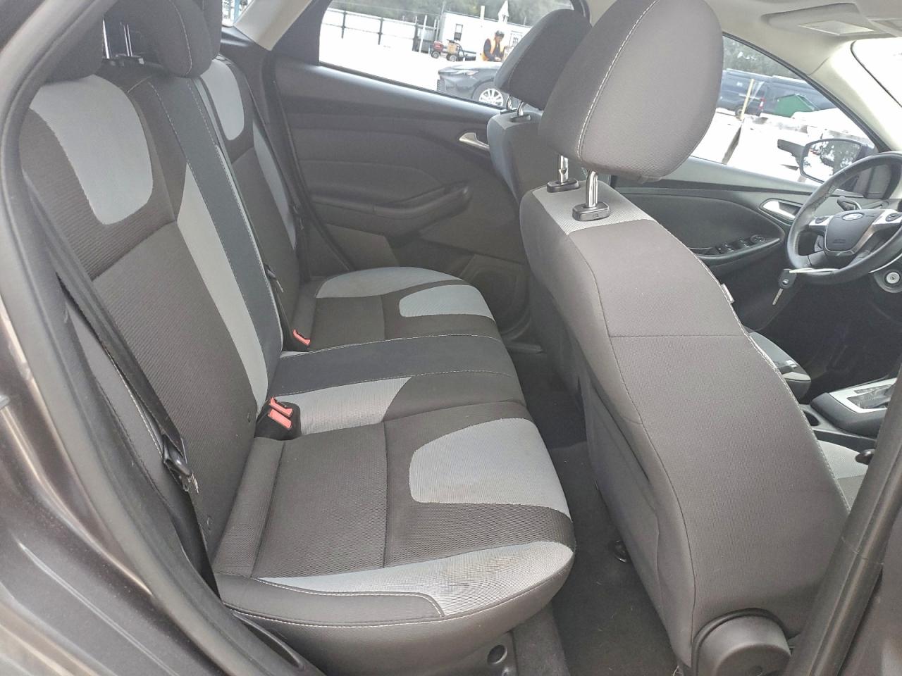 2014 FORD FOCUS SE photo 10