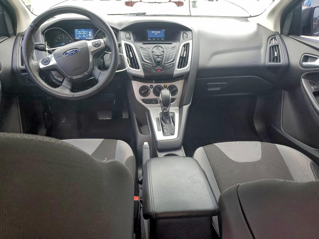 2014 FORD FOCUS SE photo 8