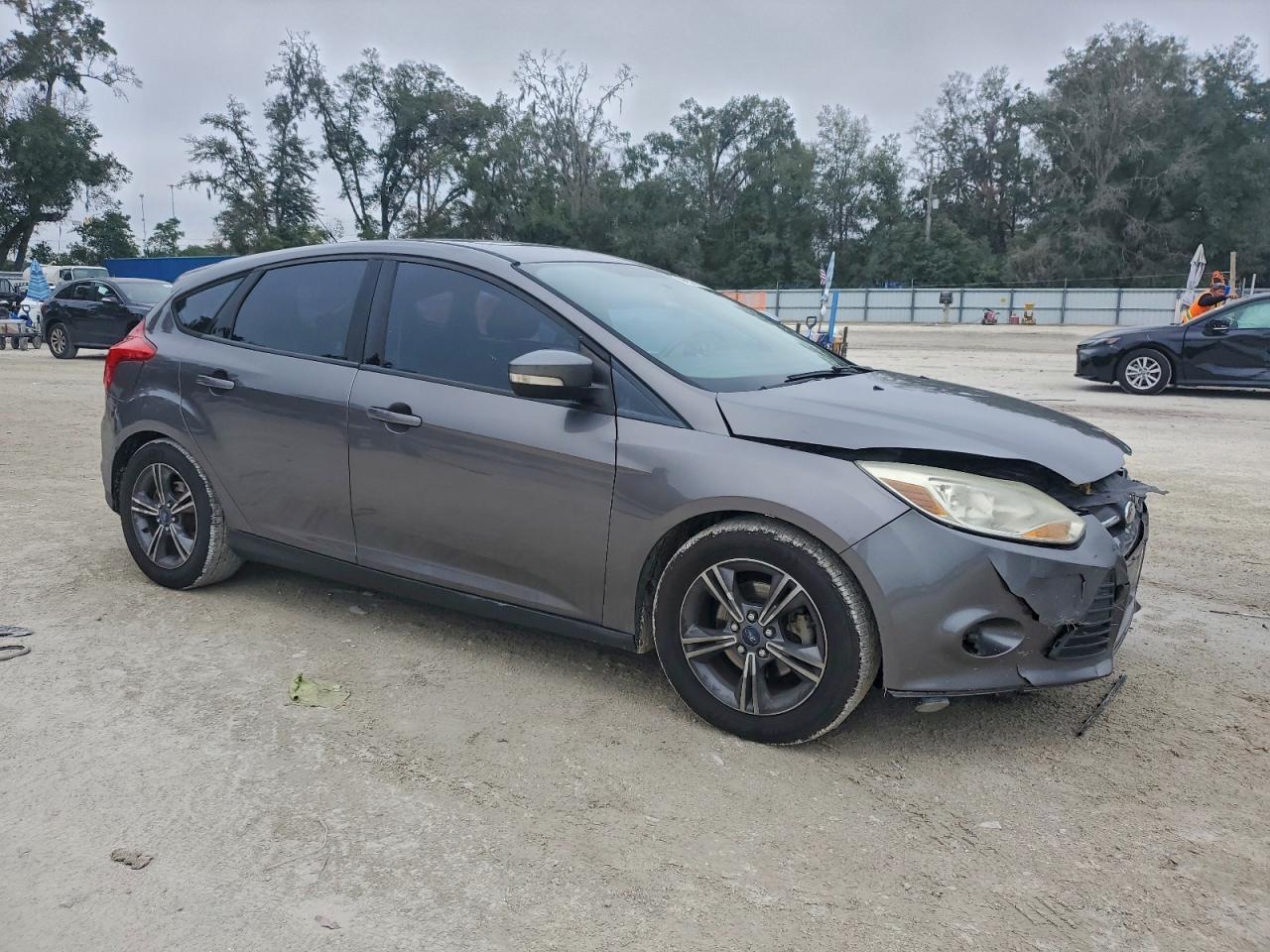 2014 FORD FOCUS SE photo 4