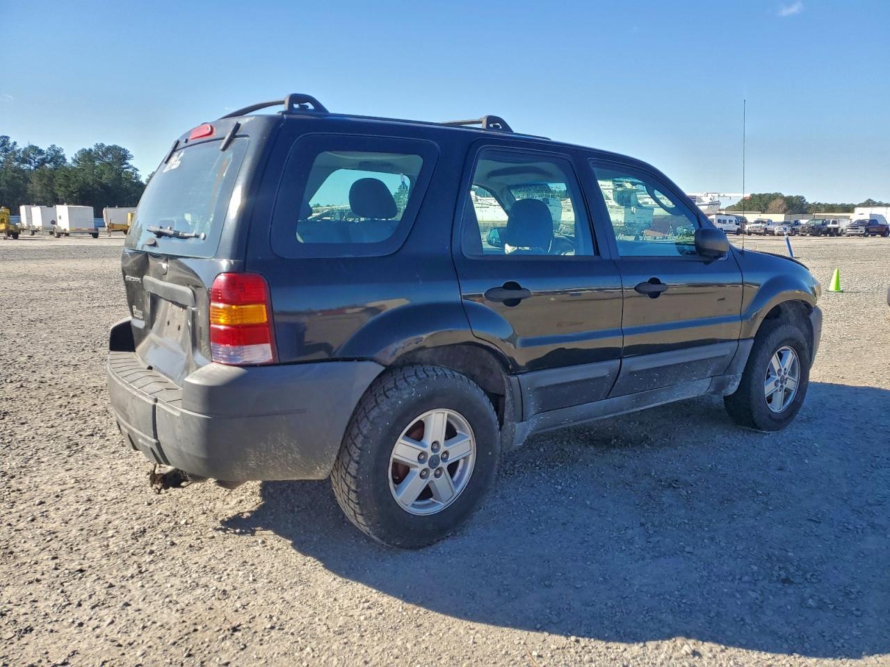 2005 FORD ESCAPE XLS photo 3