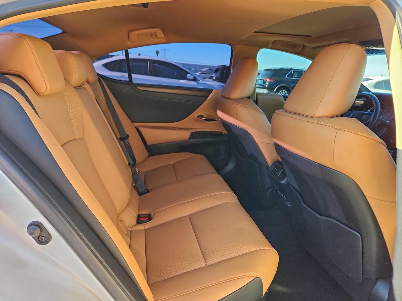 2025 LEXUS ES 300H BASE photo 10