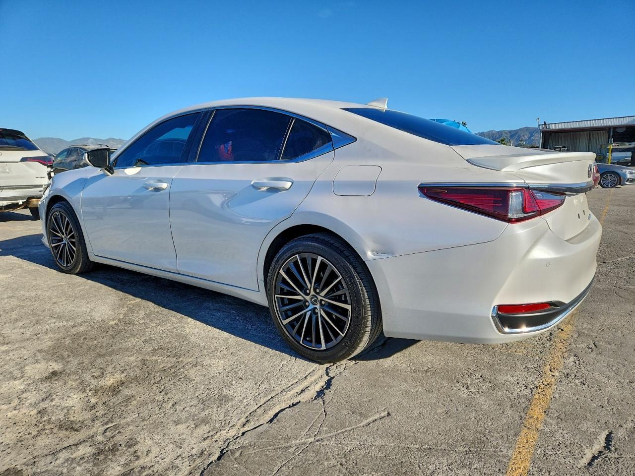 2025 LEXUS ES 300H BASE photo 2